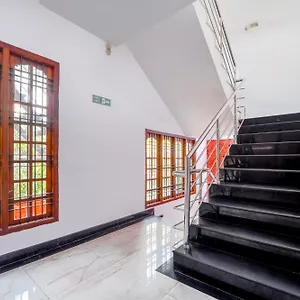 Hotel Super Townhouse Center Ernakulam, Kochi