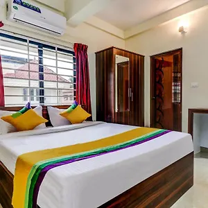 Hotel Itsy Rain Tulsi Stayz, Palarivattom Junction, Kochi